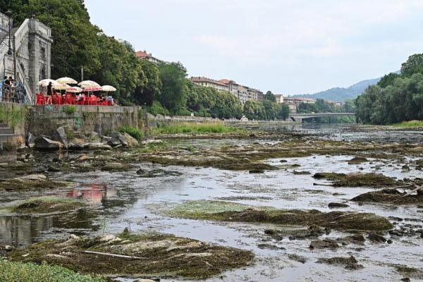 low water levels on the Po River in 2022